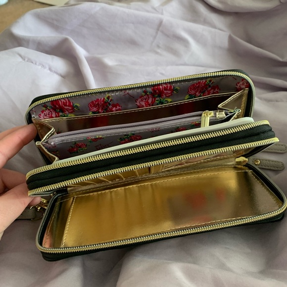 ❌SOLD❌ Betsey Johnson Wallet Lot (5 Wallets) - Picture 9 of 15